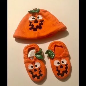 Cute Infant Pumpkin 🎃 Hat with Matching Slippers